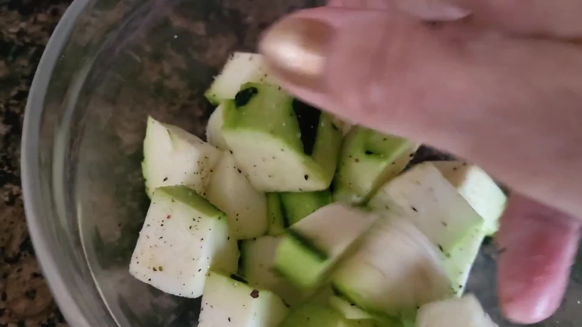 Foto del paso 2 de la receta: Hamburguesa con espinacas y calabacín con miel y mostaza