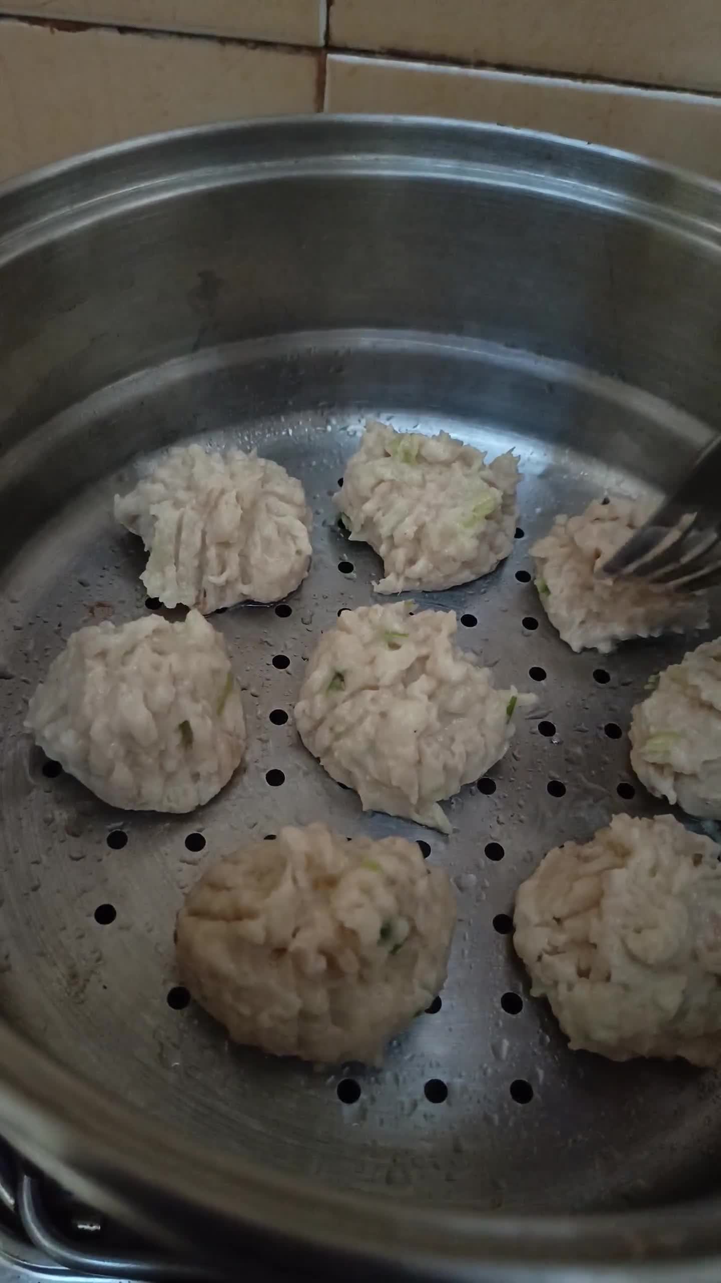 Foto langkah ke 7 dari resep Siomay Ayam Simple.