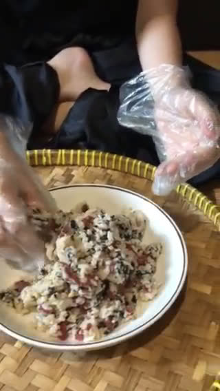 Foto langkah ke 4 dari resep Jumeokbab (Nasi Kepal ala Korea).