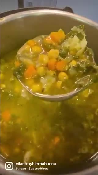 Foto del paso 4 de la receta: Revithia: Sopa griega de garbanzos, verduras, limón y queso feta