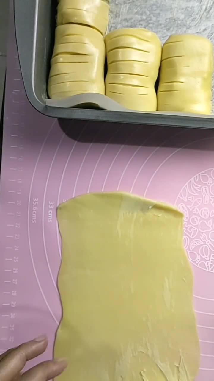Foto langkah ke 6 dari resep Bolen isi Brownies, Nangka, Keju (662).