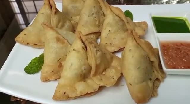 A picture of step 14 of Aloo Ke samosay.