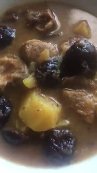 Foto del paso 9 de la receta: Guisado de cordero 🐑 con verduras y ciruelas