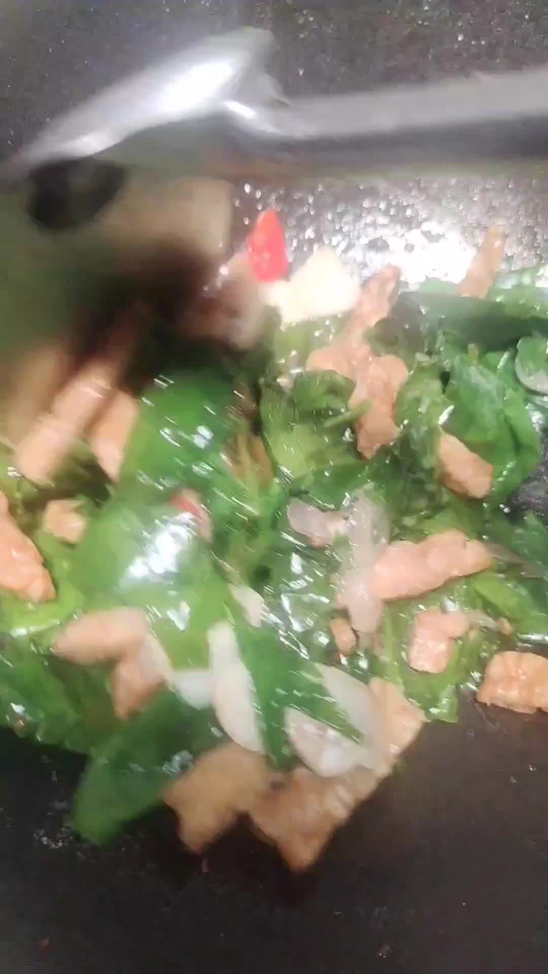 Foto langkah ke 4 dari resep Tumis Daun Melinjo Tempe.