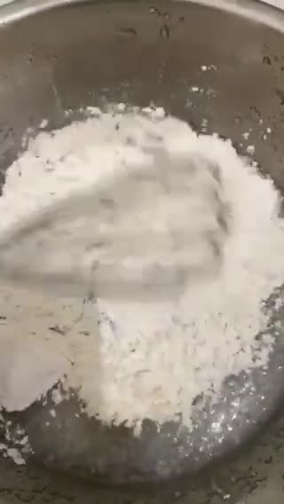Foto langkah ke 3 dari resep Kue Mangkok Nasi Putih.