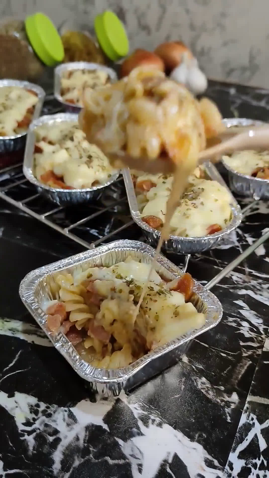 Foto langkah ke 6 dari resep Simple Baked Fusilli.