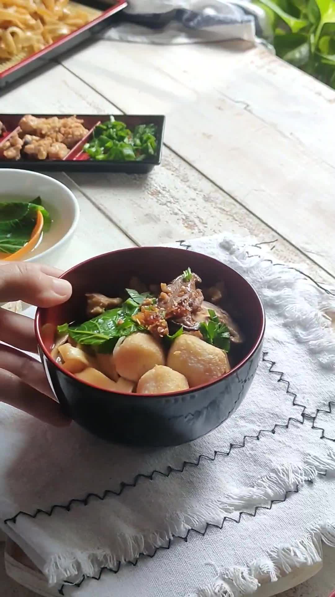 Gambar langkah 6 resipi Sup Pan Mee.