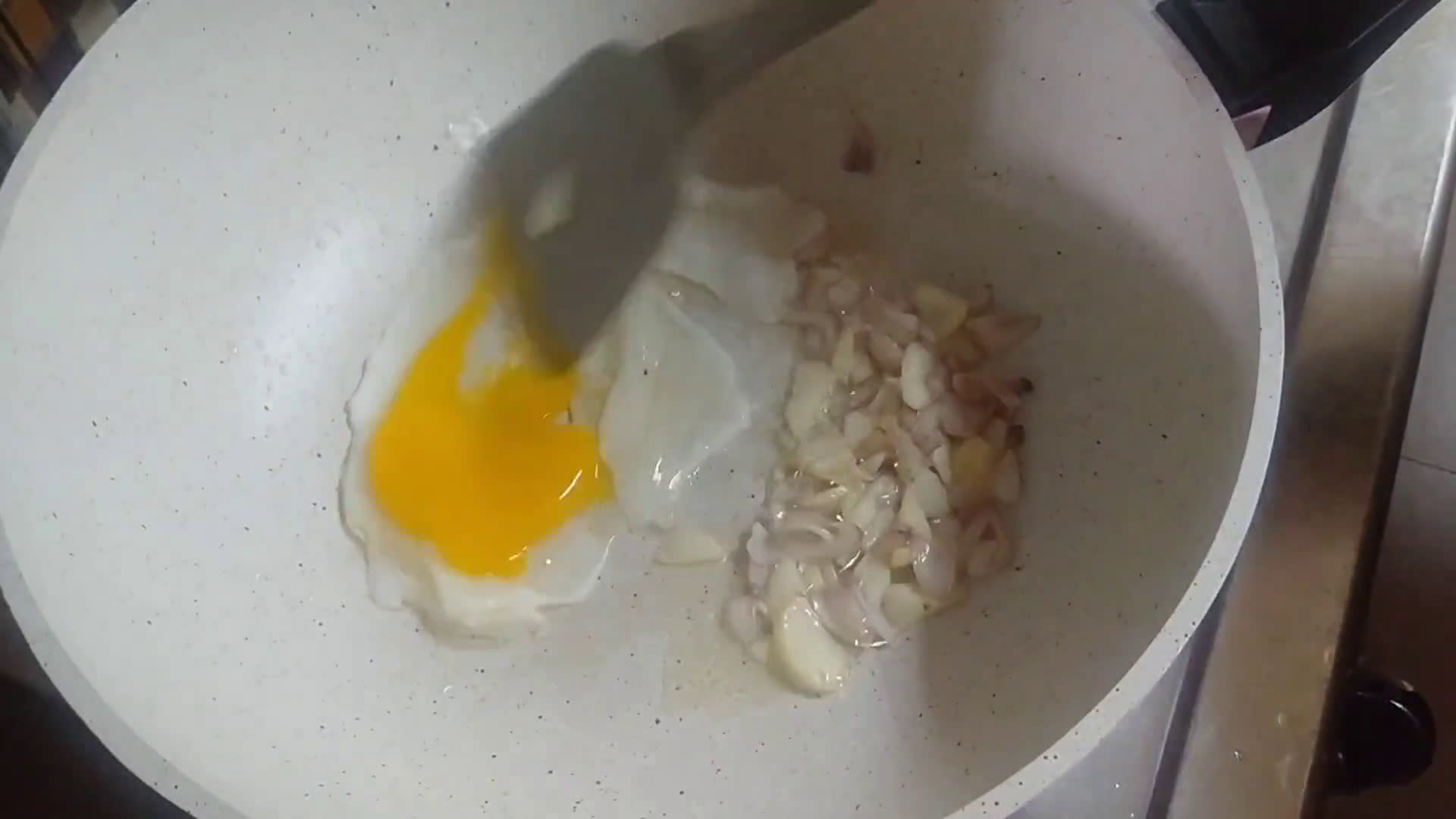 Foto langkah ke 1 dari resep 176. 🍳Nasi Goreng Telur 🍳.