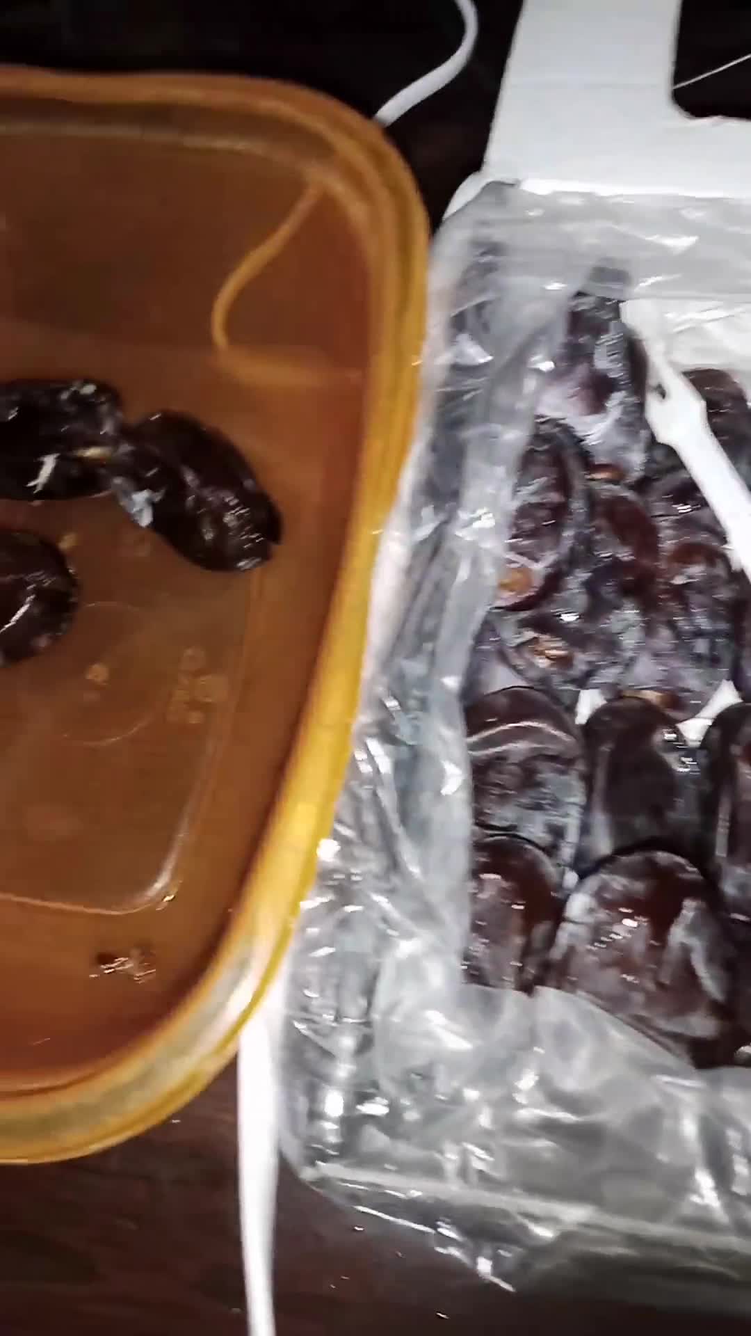 Foto langkah ke 1 dari resep Kurma Coklat Almond.