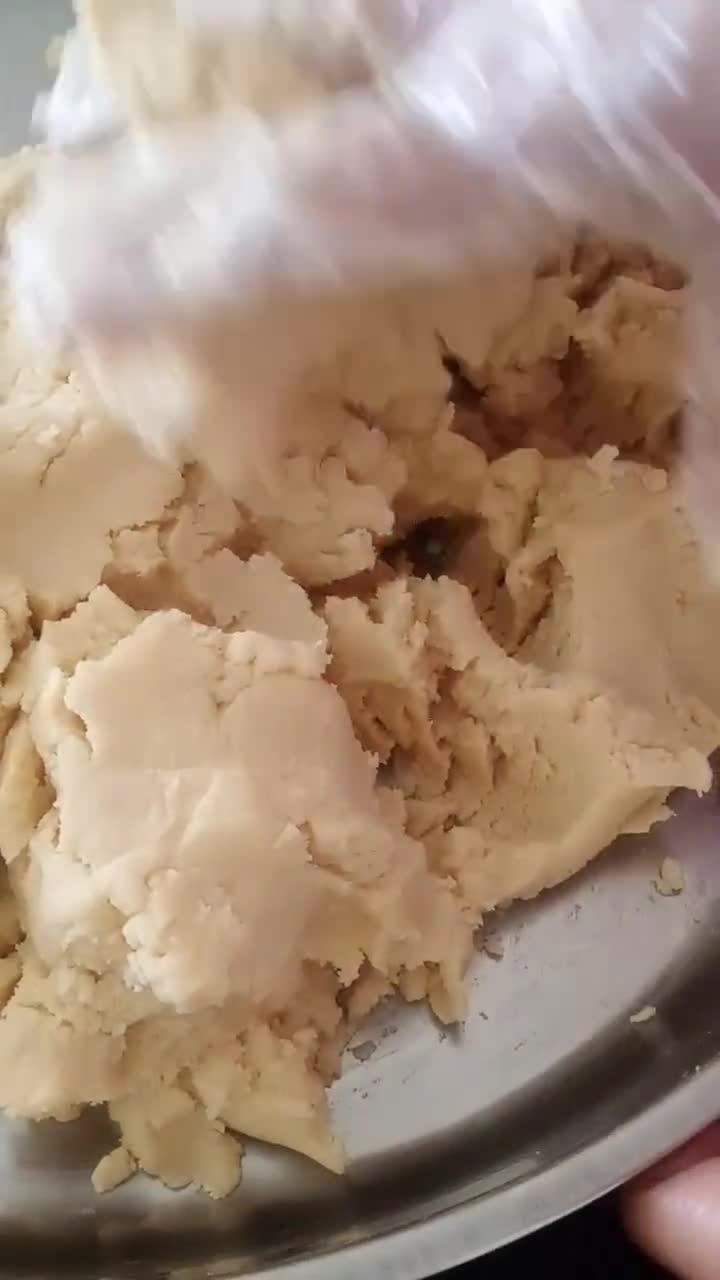 Gambar langkah 3 resipi Biskut Makmur.