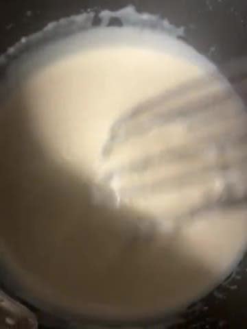 Une image de l'étape 2 de Feuilleté saumon béchamel aux épinards.