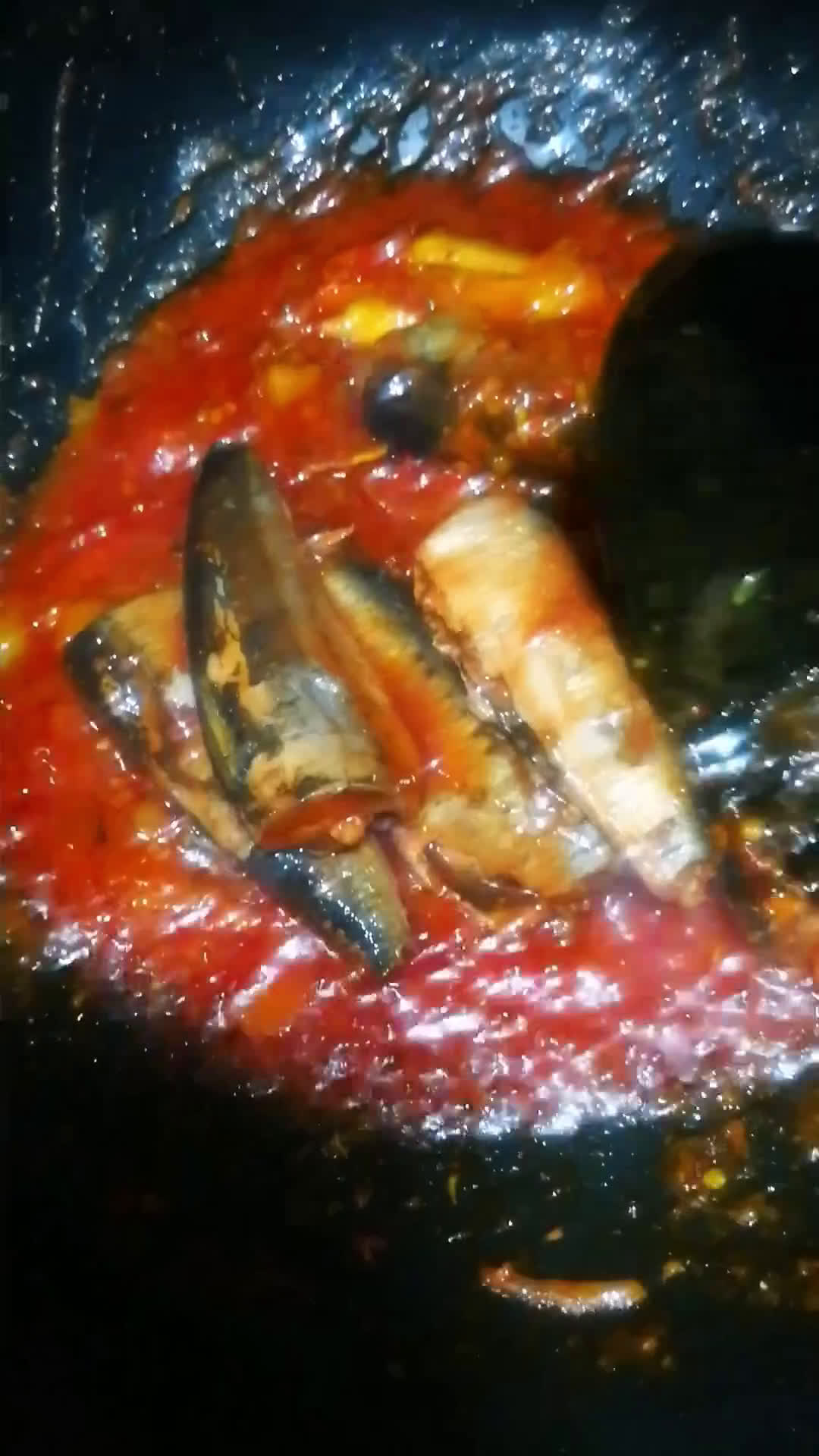Gambar langkah 5 resipi Sardin Masak Lemak Cili Api.