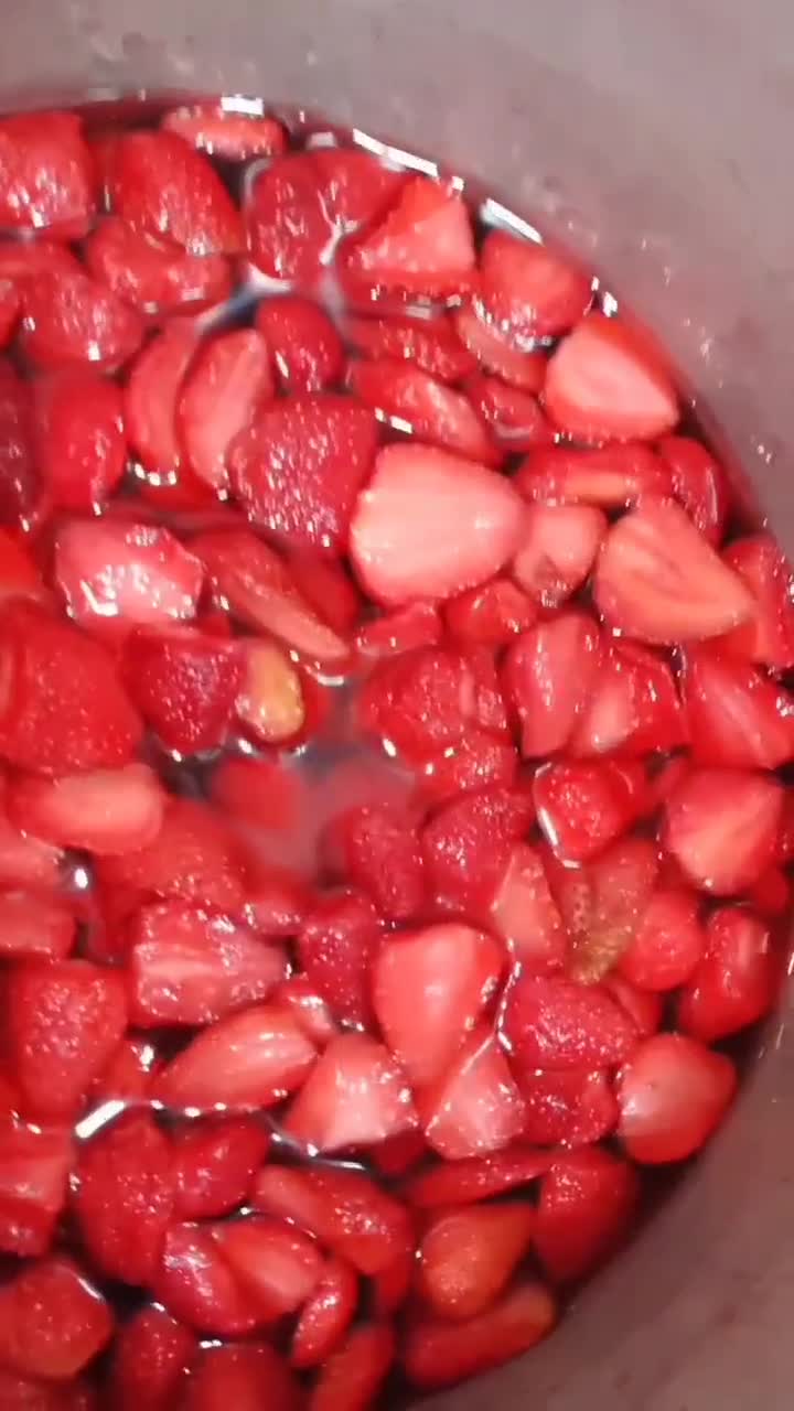 صورة لخطوة 2 من وصفة مربى الفراولة 🍓