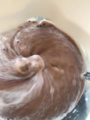 عکس مرحله 2 از دستور شیک شکلاتی موزی