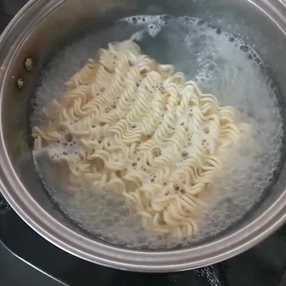 Foto langkah ke 1 dari resep Mie Kluntung Khas Surabaya.