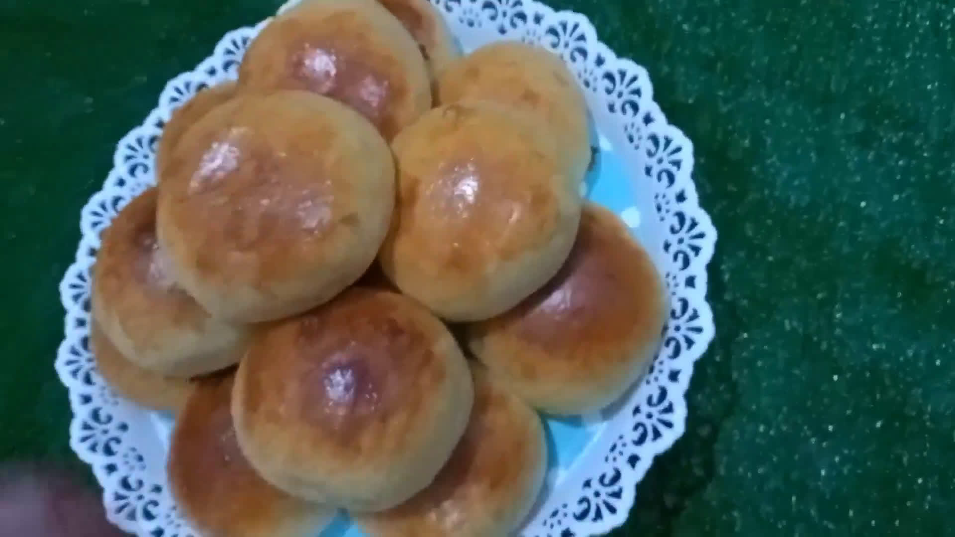 صورة لخطوة 3 من وصفة خبز البرغر صغير الحجم وبمقادير مضبوطة