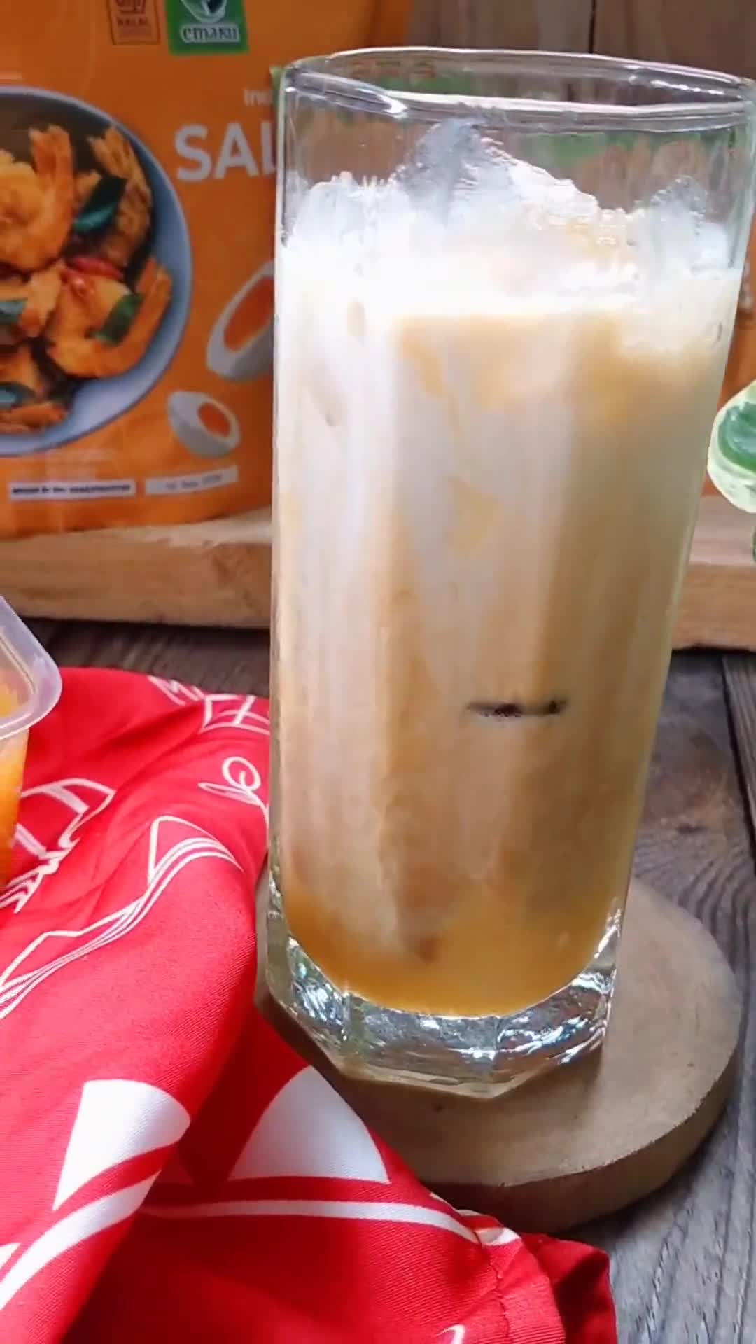 Foto langkah ke 8 dari resep Es Salted Egg Caramel Coffee.