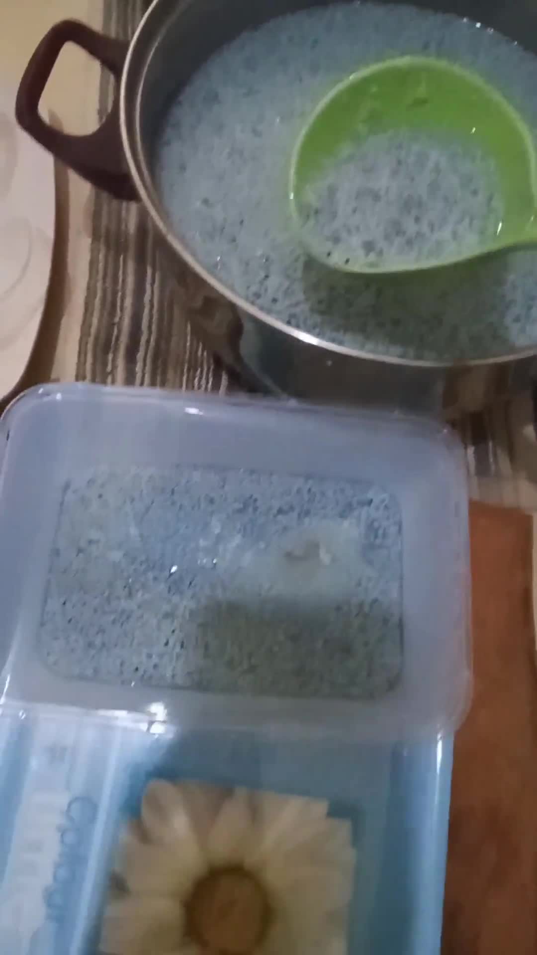 Foto langkah ke 6 dari resep Puding Lumut Bunga Telang.