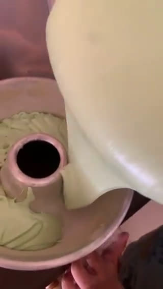 Foto langkah ke 4 dari resep Bolu pandan.