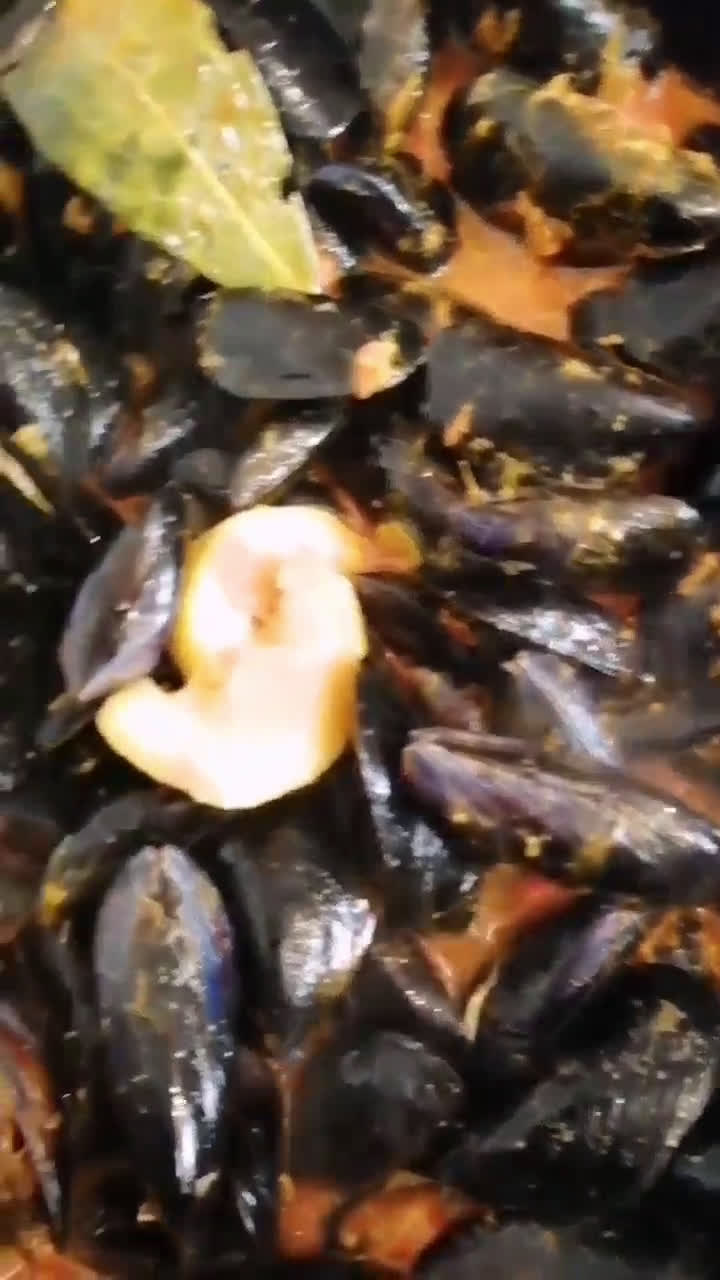 Une image de l'étape 7 de Moules de la méditerranée a la provençale 🥘.