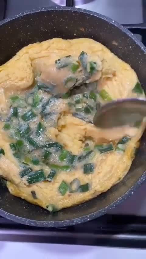 Foto langkah ke 4 dari resep Gyeran Jjim (Korean Steamed Egg).