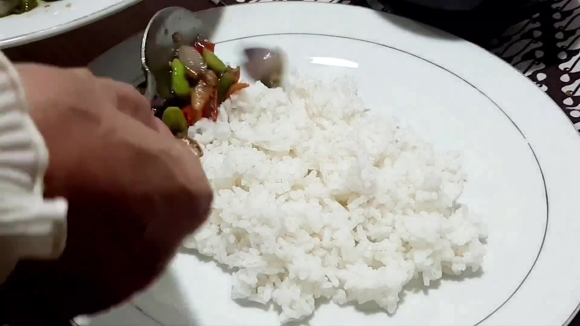 Foto langkah ke 3 dari resep Tumis Bawang Teri.