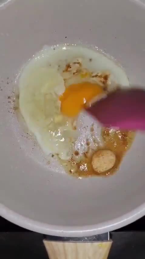 Foto langkah ke 2 dari resep Mie Kuah Sosis Telur.
