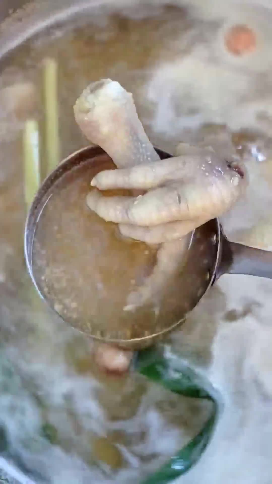 Foto langkah ke 5 dari resep Soto Ceker Ayam kaya kolagen.
