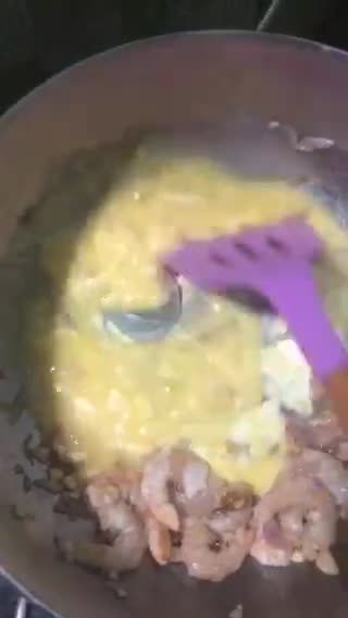 Foto langkah ke 3 dari resep Mie Goreng Udang Sosis.
