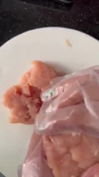 Hình bước làm 2 của món Burger gà sốt Teriyaki healthy