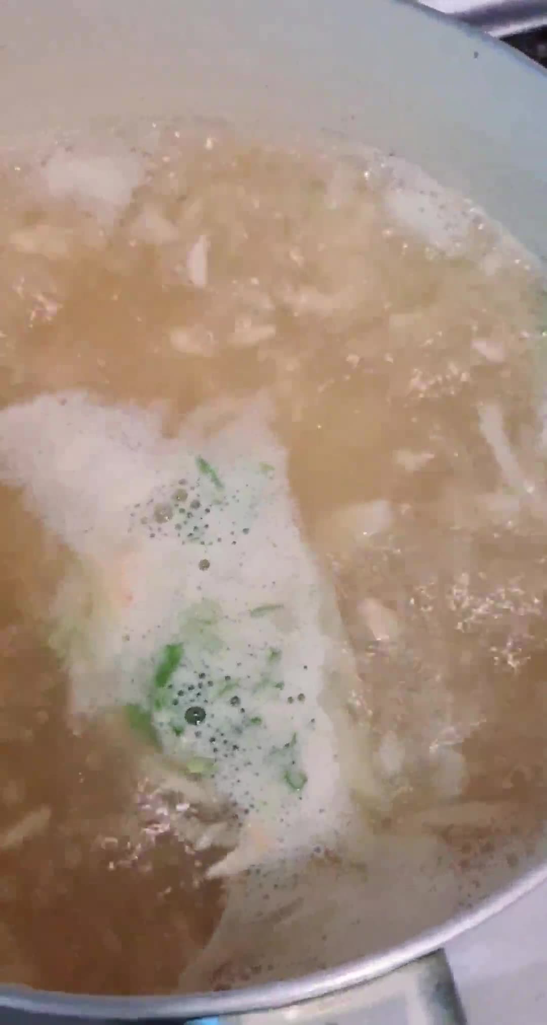 Foto langkah ke 5 dari resep Nori Chicken Roll Soup.