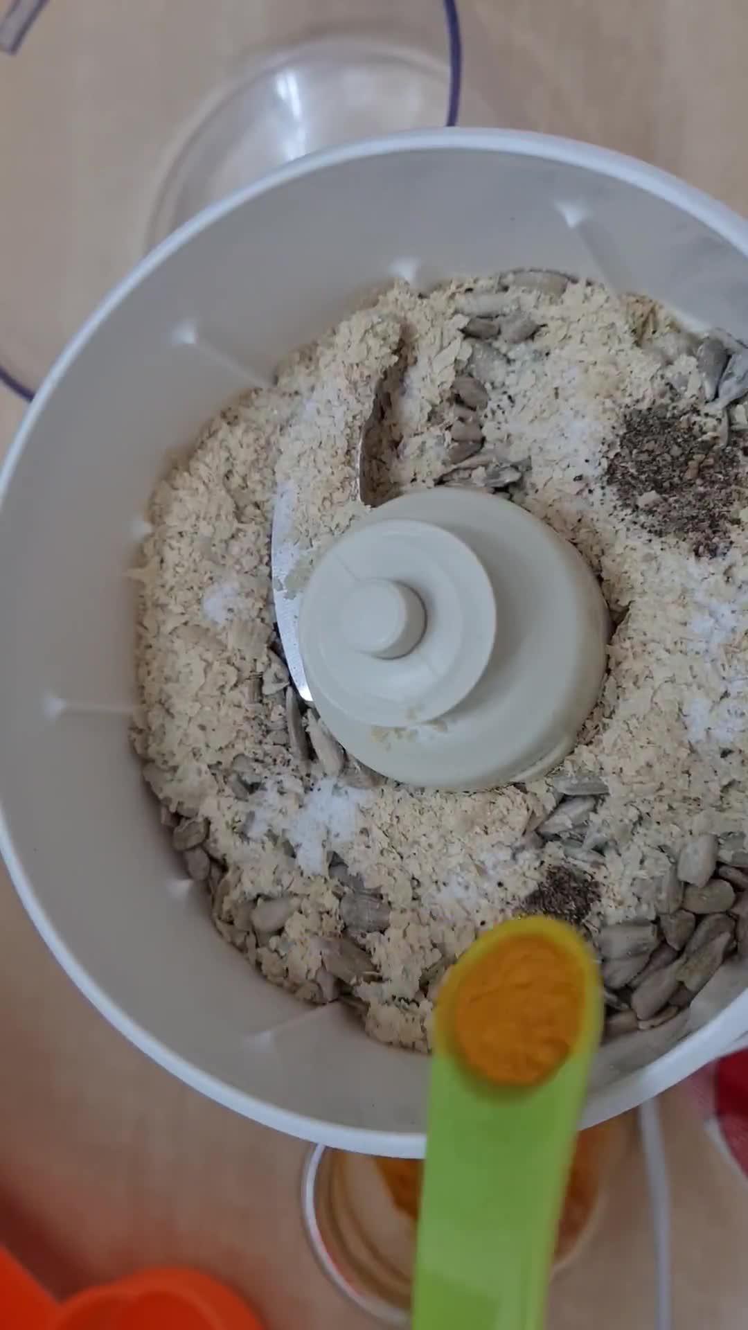 Foto del paso 2 de la receta: Rawmesan o "queso" rallado vegetal 🌻 vegano