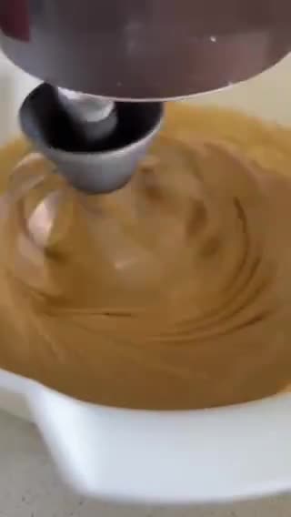 Foto del paso 1 de la receta: Bizcocho con albaricoques y azúcar integral (moscovado)