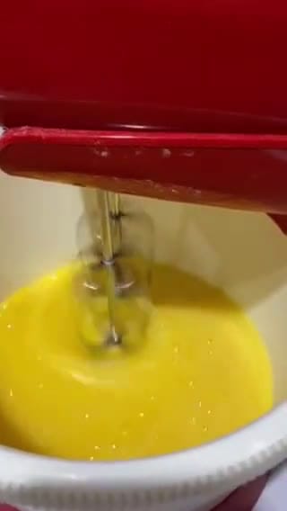 Foto langkah ke 1 dari resep Bolu Susu Keju.