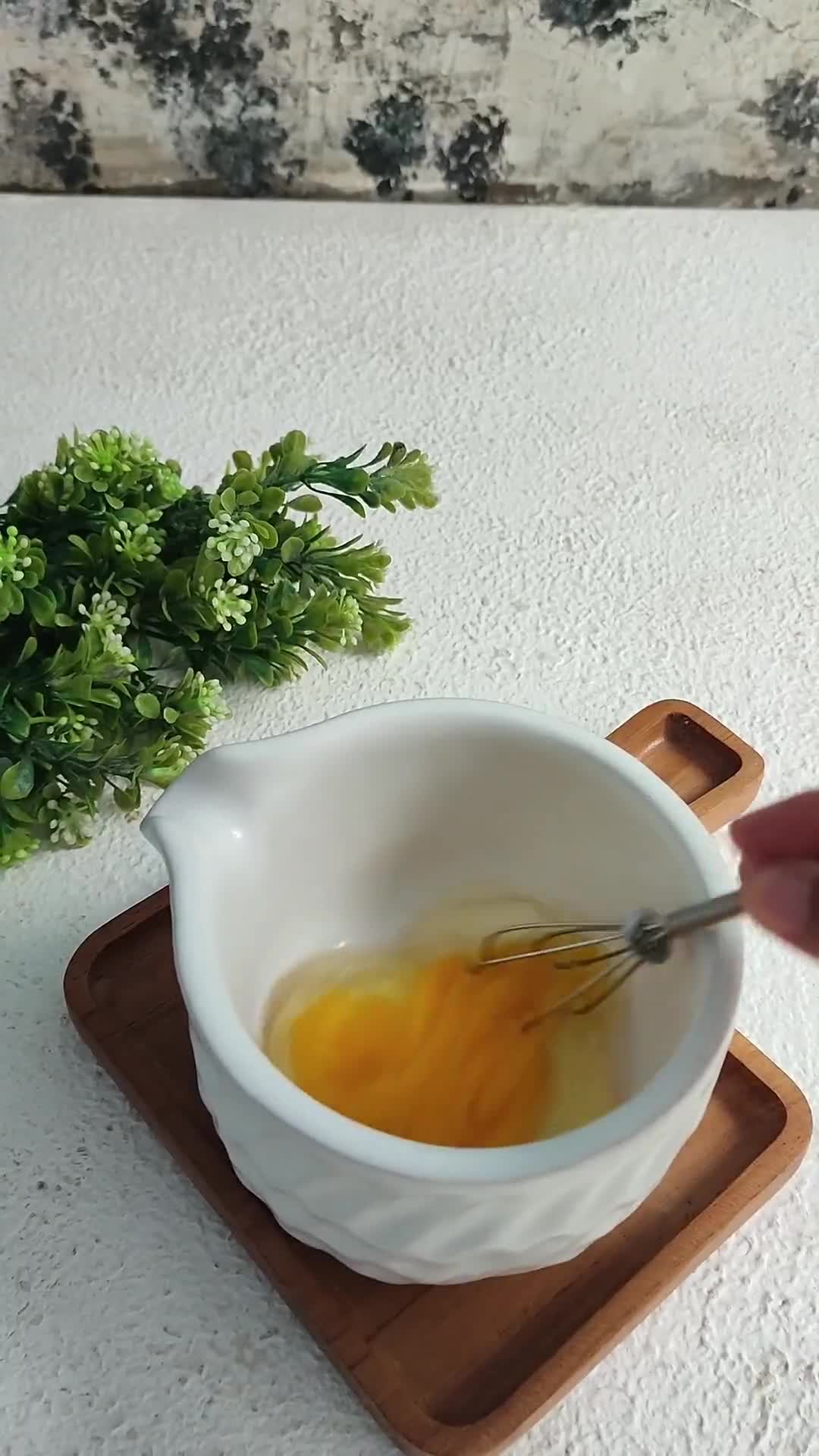 Foto langkah ke 4 dari resep Japanese Egg & Tofu Soup.