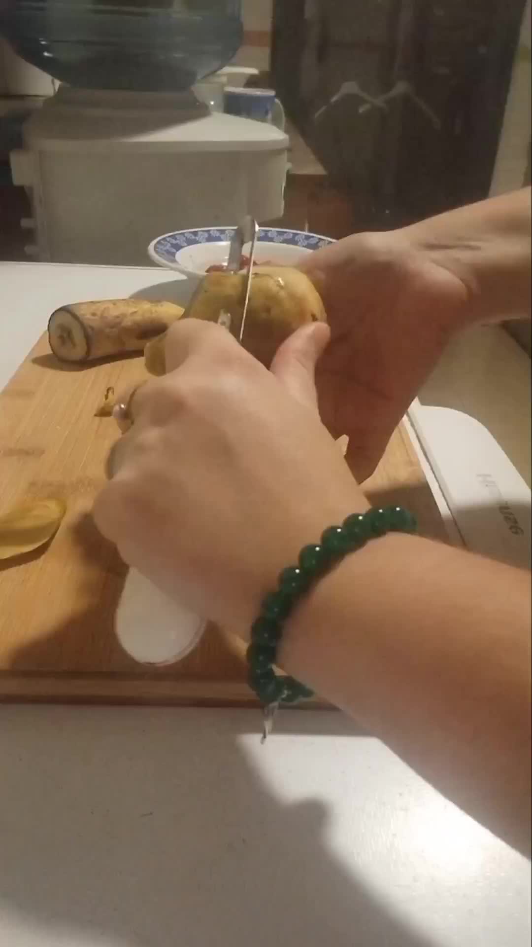 Foto del paso 1 de la receta: Bowl de yogur con frutas 🍒