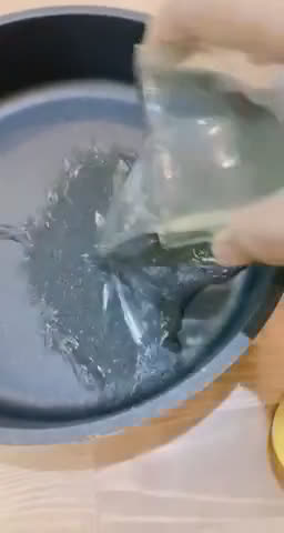 صورة لخطوة 2 من وصفة سلمون بالزبده والثوم