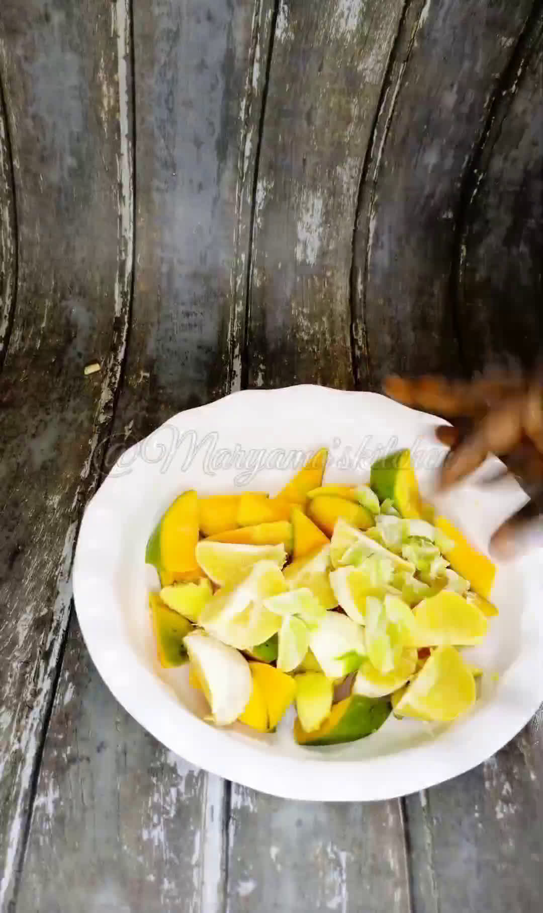 A picture of step 1 of Mango sangria.