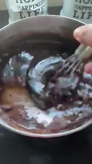 Gambar langkah 3 resipi Kek Coklat Cupcake.