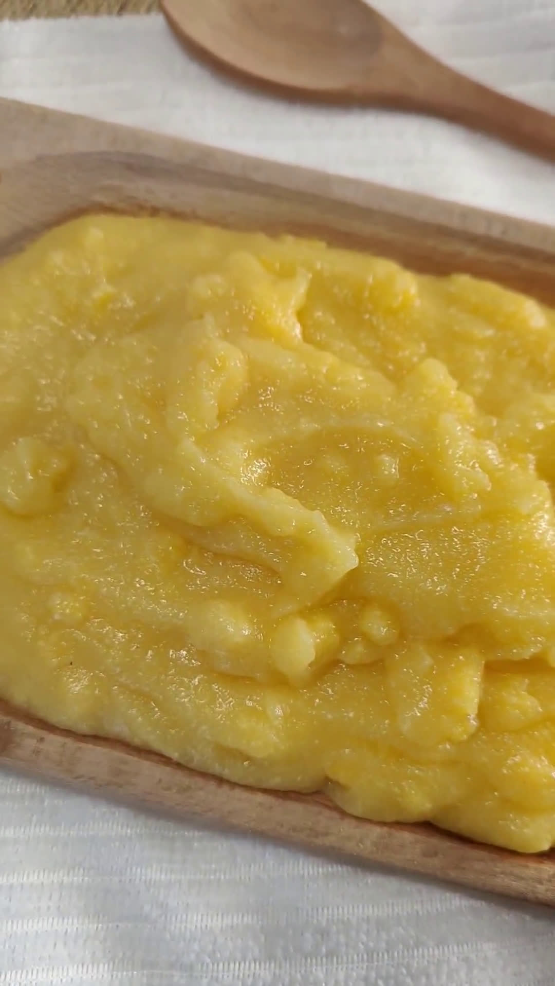 Foto del passaggio 2 della ricetta Polenta con sugo di spuntature e salsicce