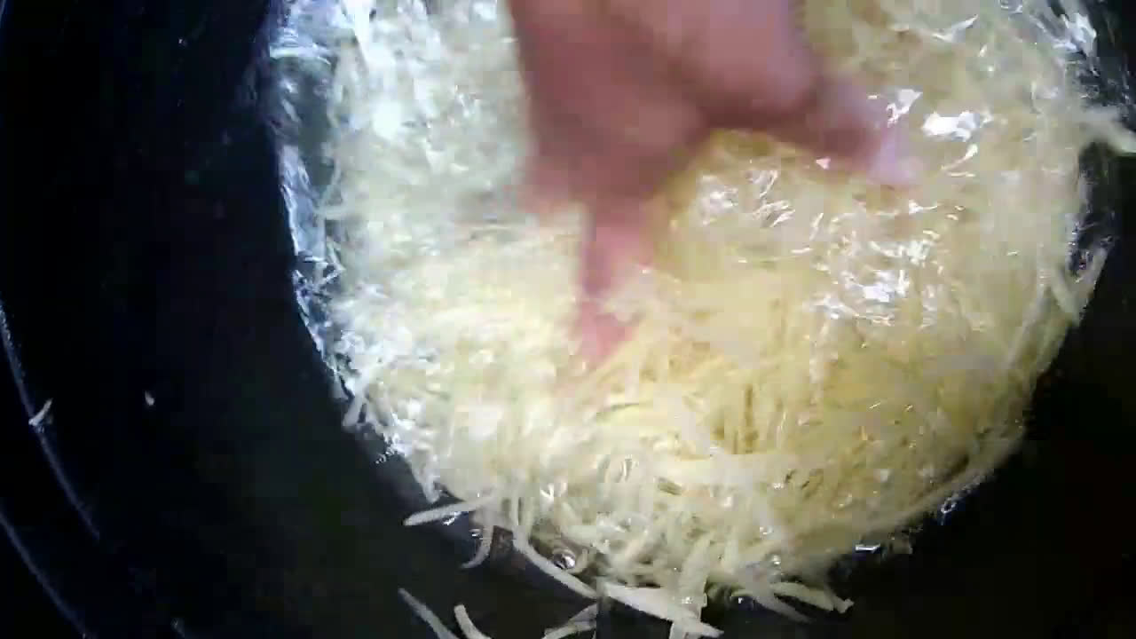 Foto langkah ke 1 dari resep Kentang Mustofa (awet sebulan di kedap udara, biidznillah).