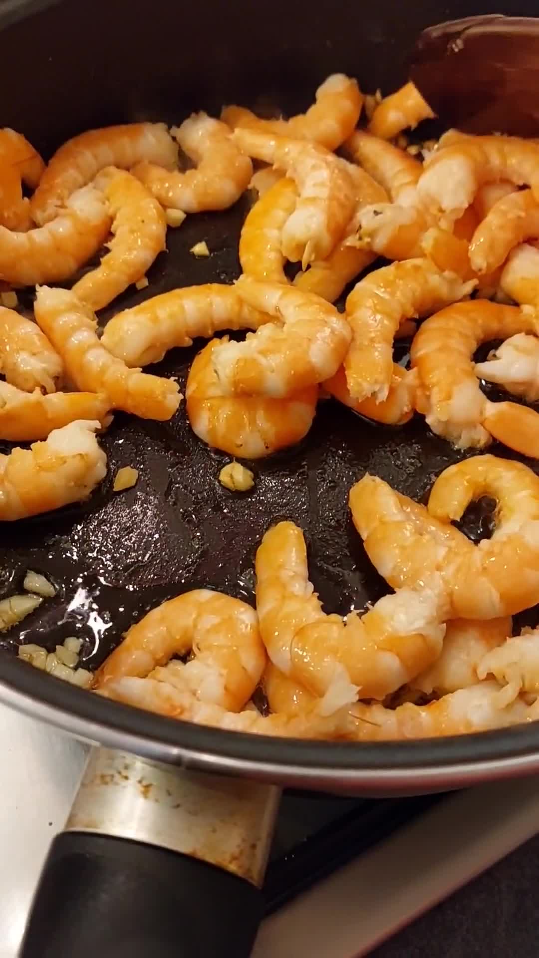 Une image de l'étape 5 de Crevettes 🍤 sautées, pâtes et brocolis.