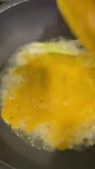 Gambar langkah 2 resipi Gulai Lengkuas Sardin dengan Terung dan Kacang Panjang.