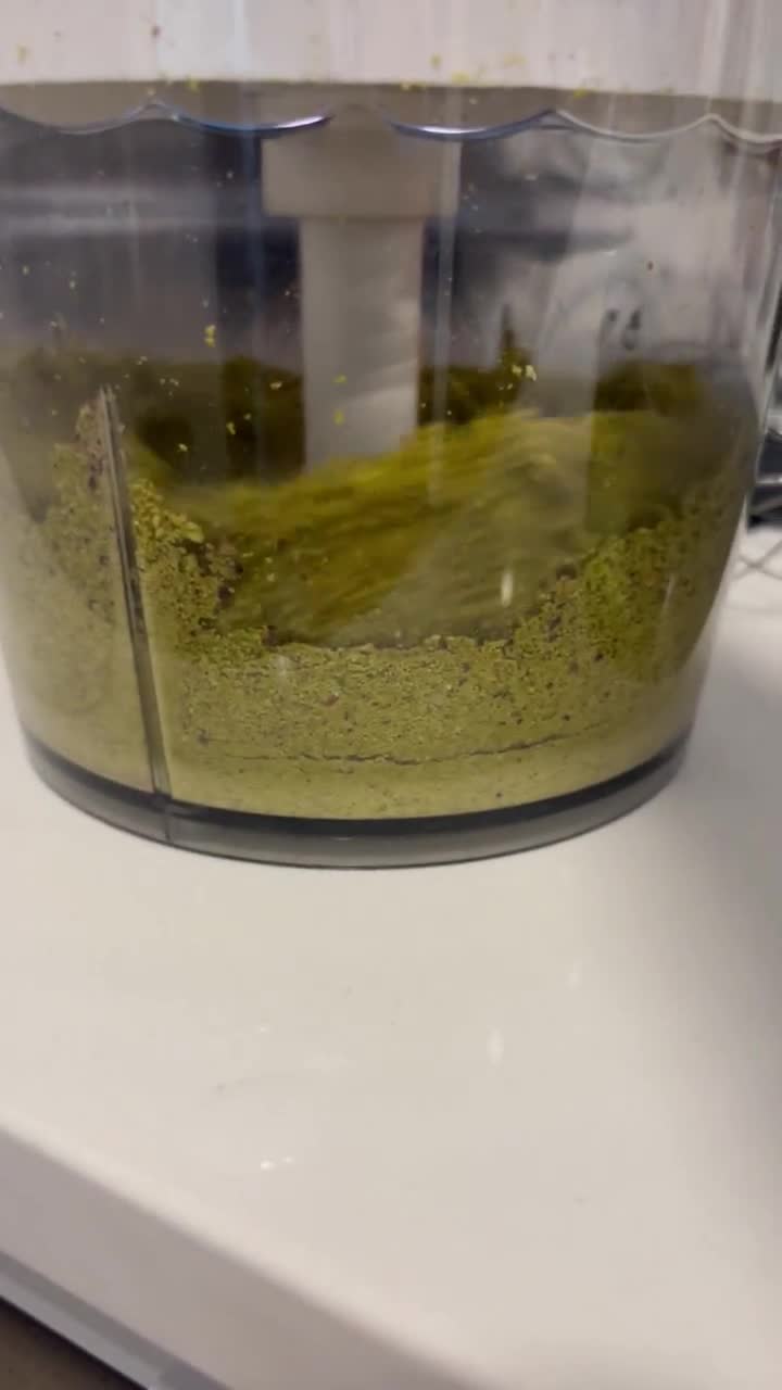 Foto del paso 1 de la receta: Crumbl cookies con crema de pistacho en airfryer