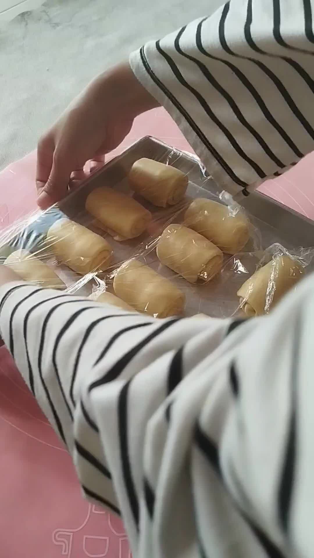 Foto langkah ke 5 dari resep Bolen Lilit Tape Keju.