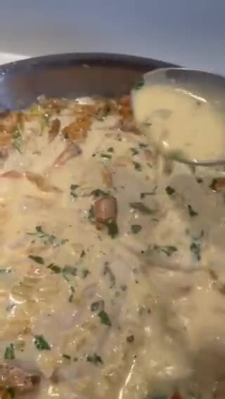 Foto del paso 6 de la receta: Fletán (halibut) con rebozuelos (cantarelas)