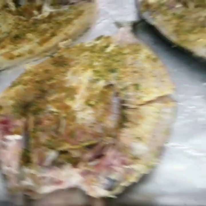 صورة لخطوة 5 من وصفة سمك حريد مشوي في الفرن...طعم مميز ونكهة رائعة😋🐟