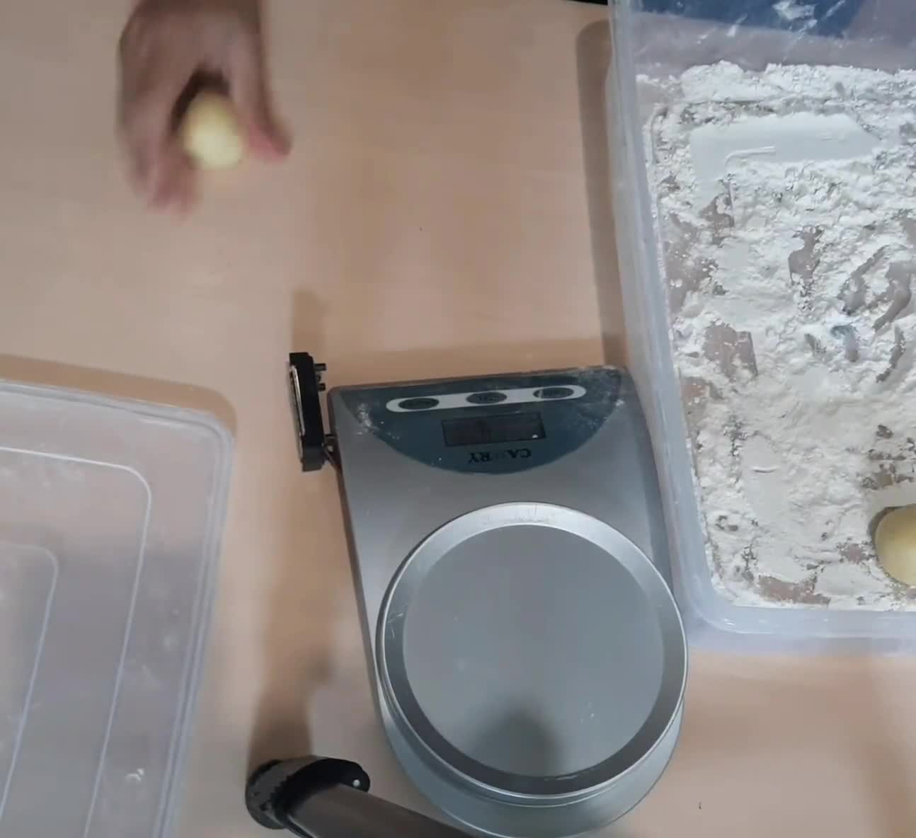 Foto langkah ke 5 dari resep Donat kentang.