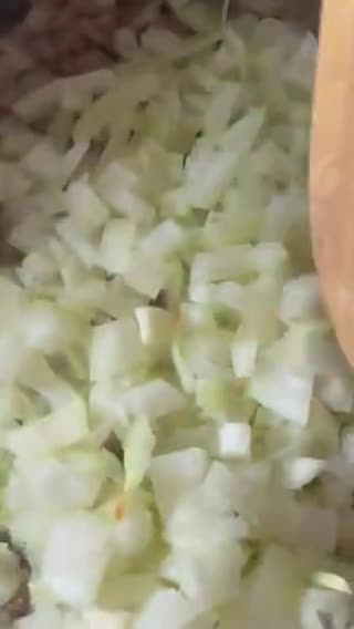 صورة لخطوة 2 من وصفة حشوة السمبوسة باللحمة والشبت