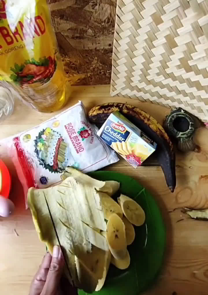 Foto langkah ke 3 dari resep Pisang Goreng Thailand Keju (477).